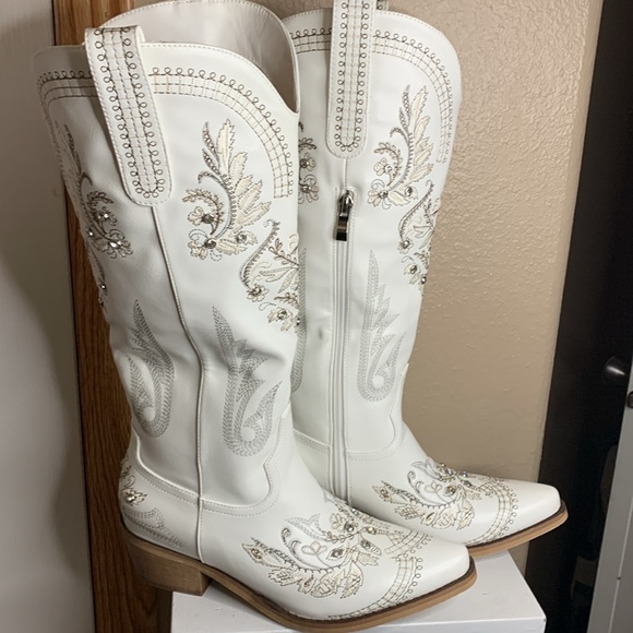 Western Floral Embroidered Rhinestone White Boots NEW in box - Picture 5 of 8